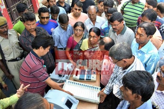 Tripura Election : Mass level training begins on VVPAT, rushes of public in training areas on the 1st day Tripura Election : Mass level training begins on VVPAT, rushes of public in training areas on the 1st day